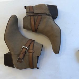 EUC COACH booties